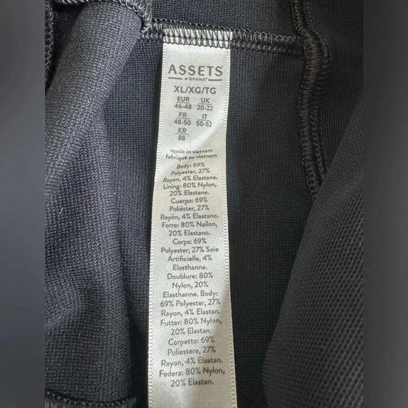 NWOT ASSETS BY SPANX BLACK PINTUCK LEGGINGS - Picture 4 of 5